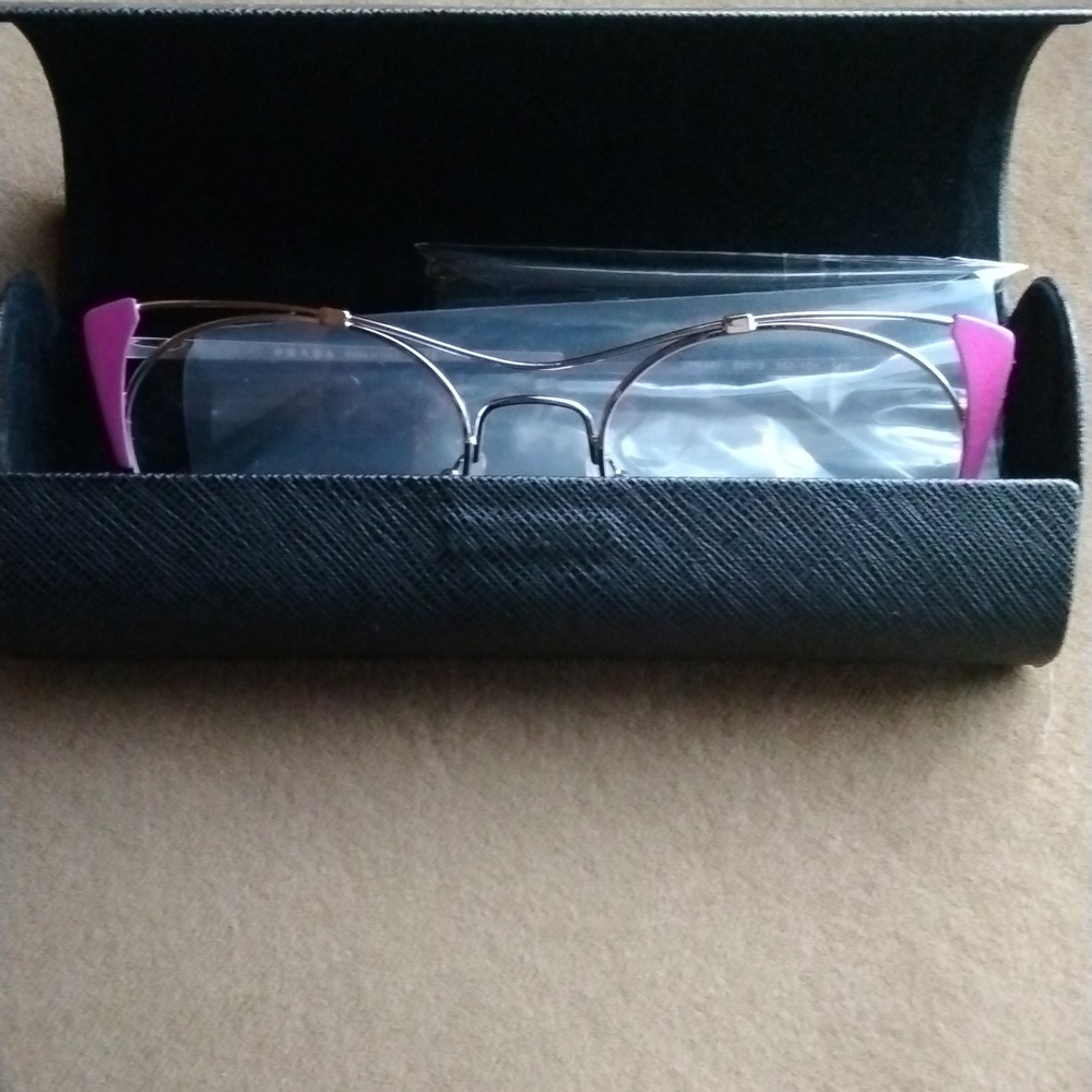 💕NWOT Prada eyeglasses💕